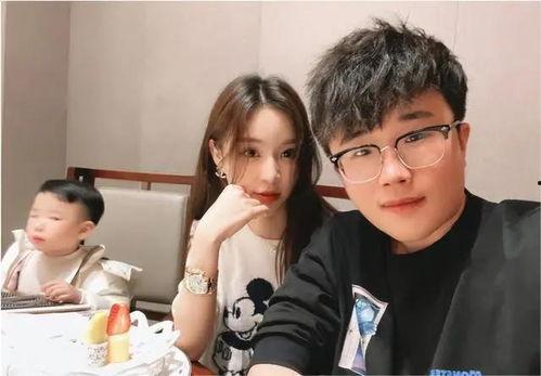 大瓜爆料小眼睛夫妇视频,甜蜜互动引网友热议  第3张